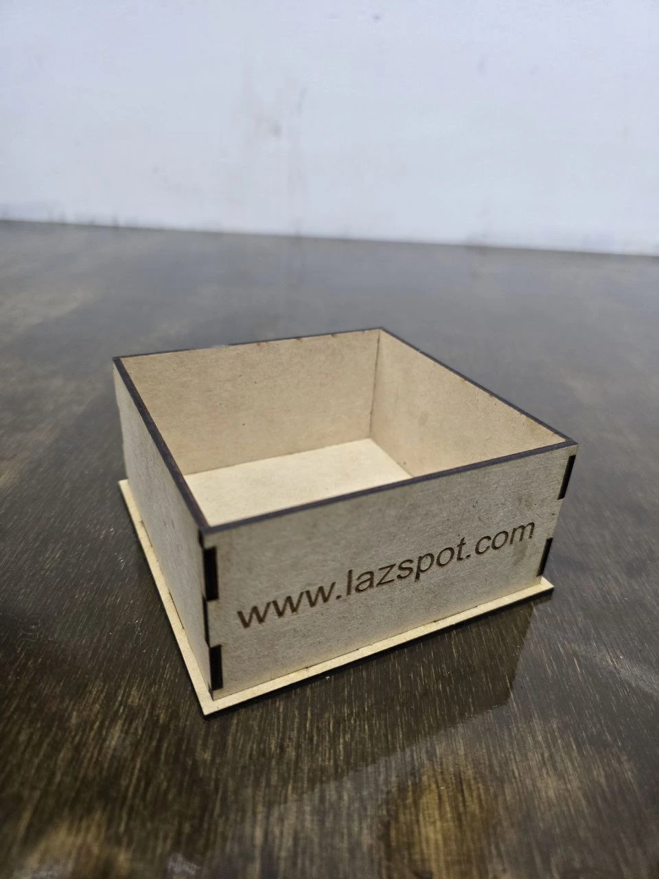 Ejemplo de caja tab slot